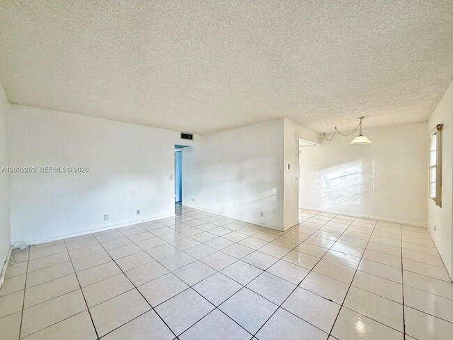 Building Photo - 251 SW 134th Way Unit 210M