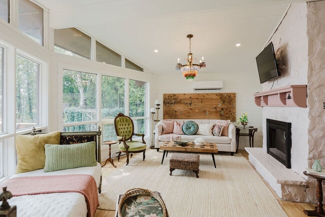 Building Photo - 33 Julian Dr