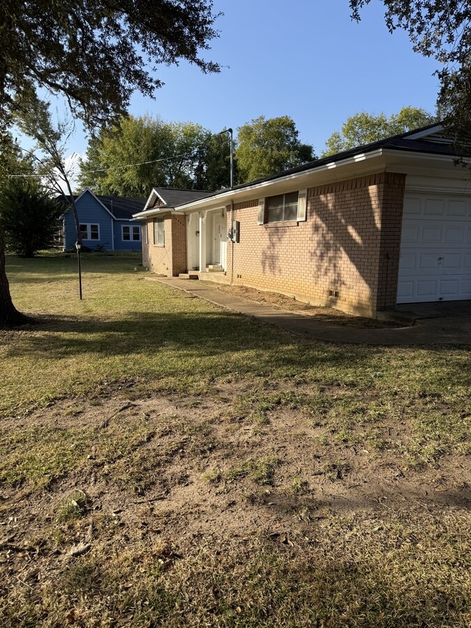 Photo - 915 N Spring St