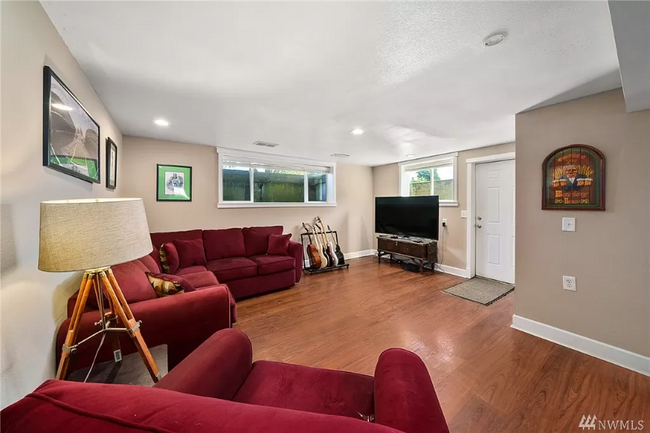 Building Photo - 1415 G St SE Rental
