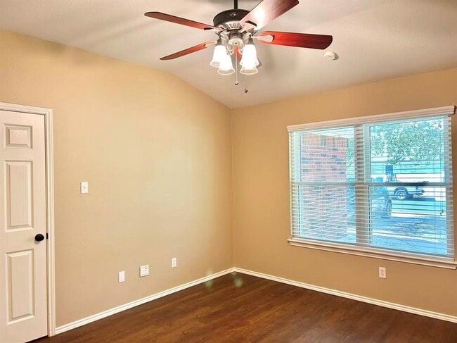Photo - 14803 Snelling Dr