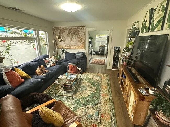 1608 Post Ave