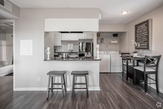 1BR, 1BA - 554 SF