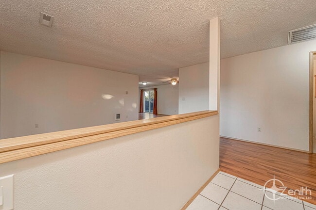 Photo - 1401 SE Park Crest Ave