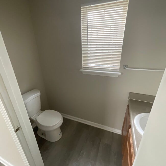Photo - 1155 W 27th St