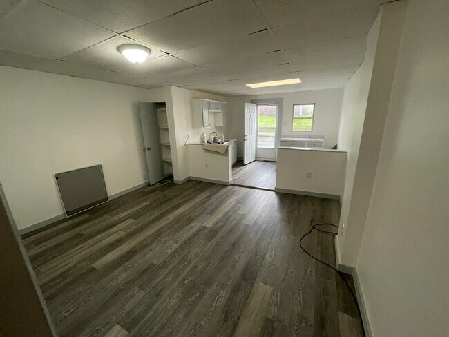 Living Room - 424 Park Ave Unit 4