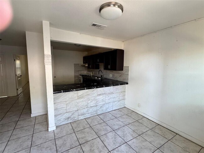 Photo - 1006 N Meadows Dr