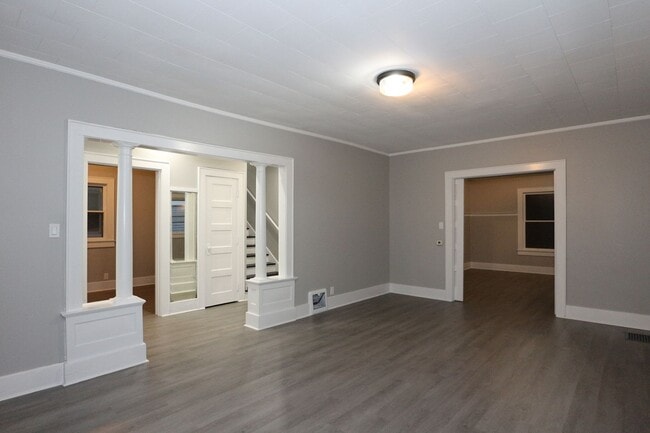 Photo - Large Frankfort Home!