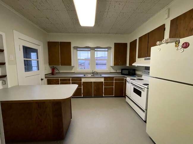 Photo - Farmhouse Style home