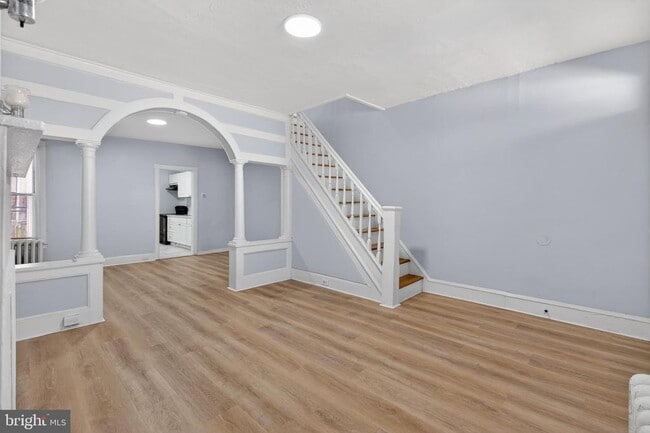 Building Photo - 136 Farson St