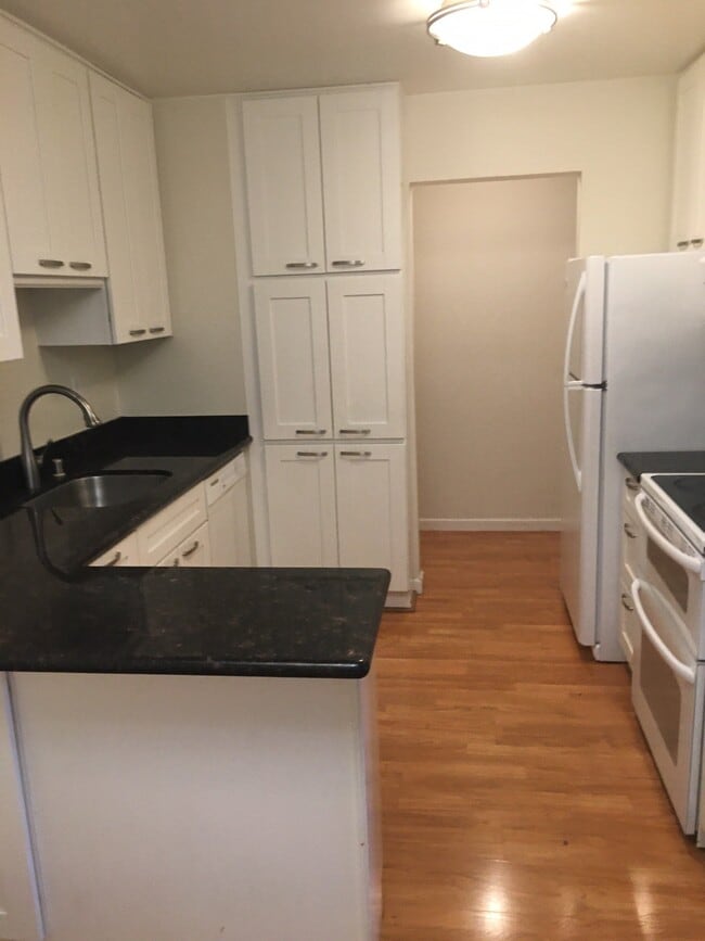 Photo - 1305 Boulevard Way Unit 105