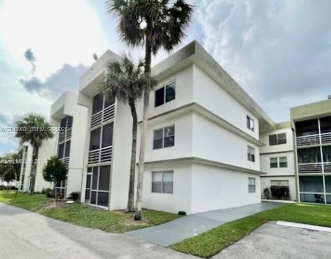 Building Photo - 4255 N University Dr Unit 304