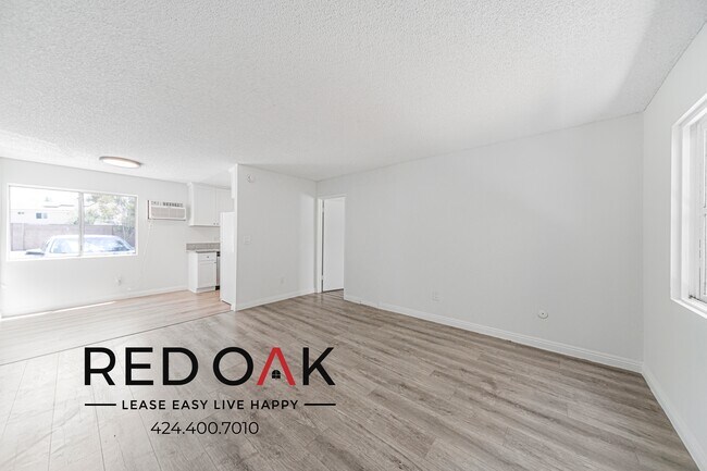 Building Photo - 8555 Independence Ave Unit 101
