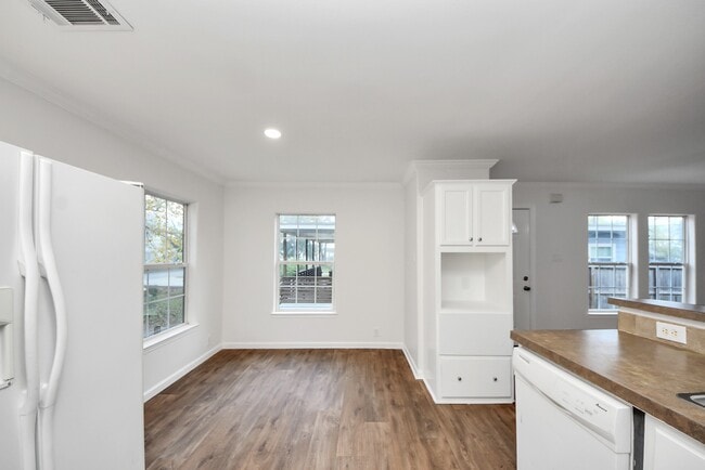 Photo - 6526 Carver Rd