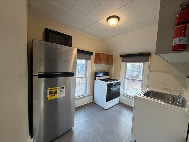 Photo - 1056 Walnut St