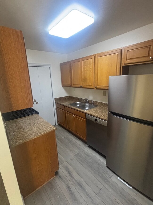 Building Photo - 7609 Fontainebleau Dr