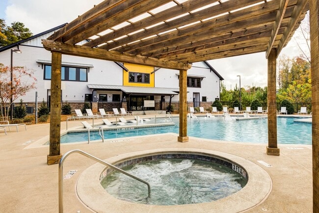 The-Collective-at-Clemson-Apartments-Near-Clemson-University-Resort-Style-Pool-and-Hot-Tub
