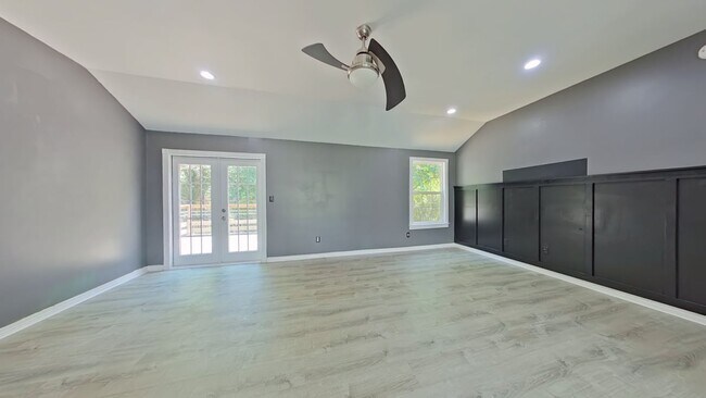 Photo - 415 Juniper Dr