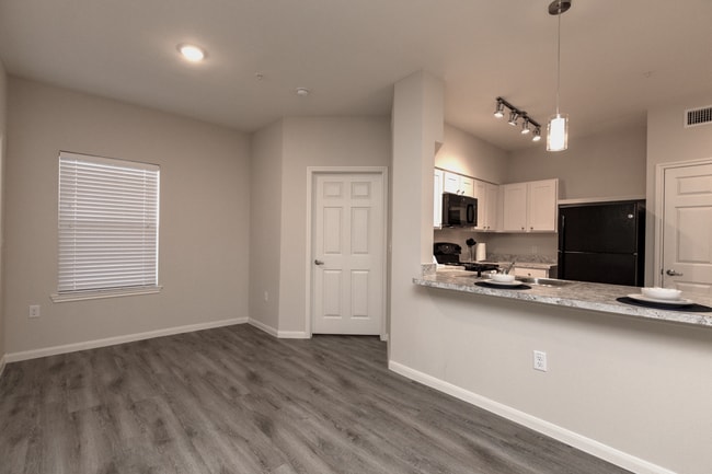 Open living room - Vista Bella