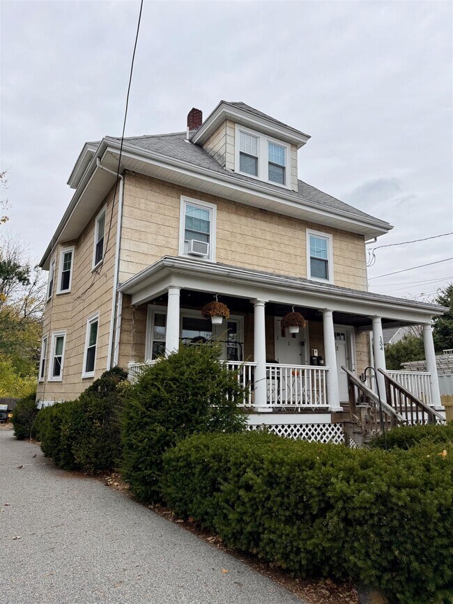 Building Photo - 134 N Union St Unit #1