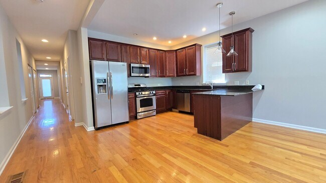 Building Photo - 3147 W Augusta Blvd Unit 1
