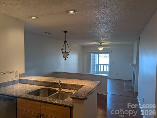 Photo - 943 Southwest Dr