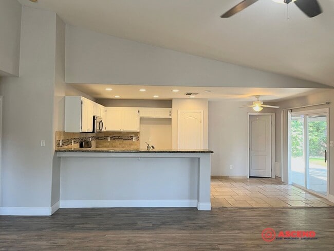 Photo - Stunning 4 Bedroom Home In Rosedale!