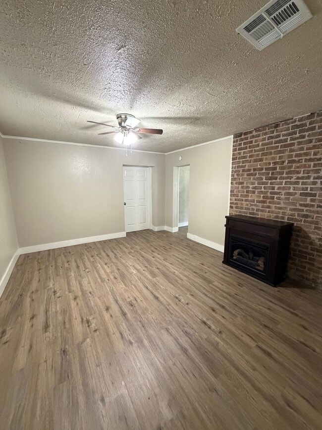 Photo - 3 Bedroom 1 Bath Home For Rent
