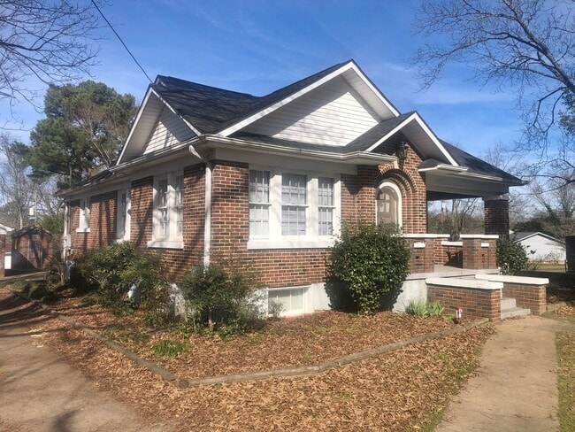 Building Photo - 401 Hoeppner Ln NE Unit 401 Hoeppner