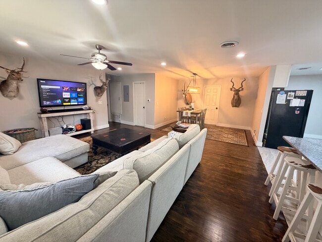 Photo - 321 Village Dr