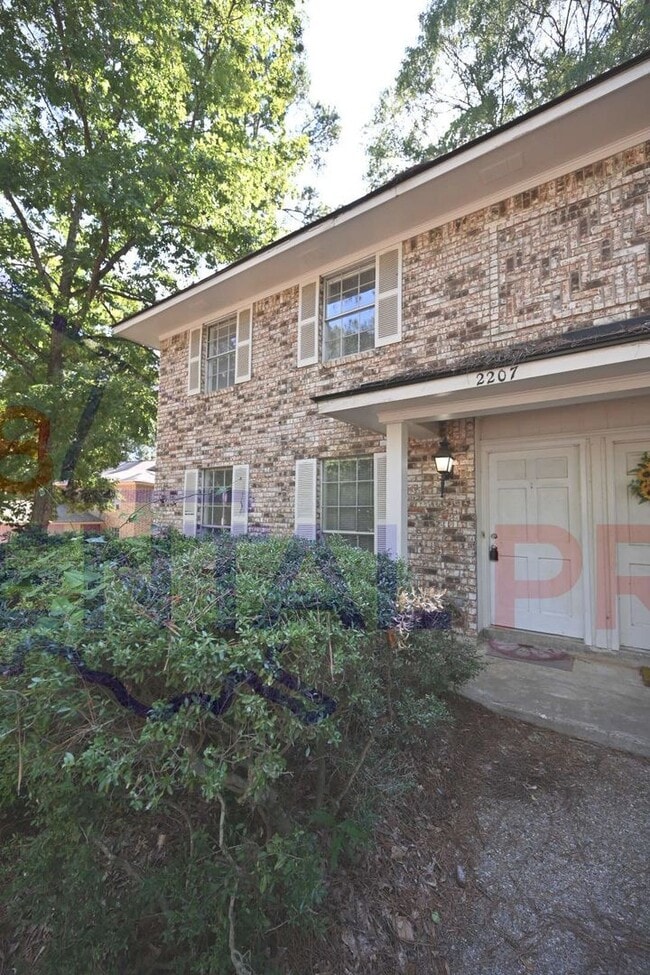Photo - 2207 Lily Dr
