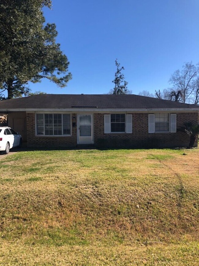 Three Bedroom Rental in Breaux Bridge! - Three Bedroom Rental in Breaux Bridge!