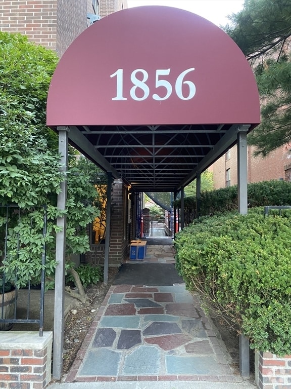 Building Photo - 1856 Beacon St Unit 3-D Rental
