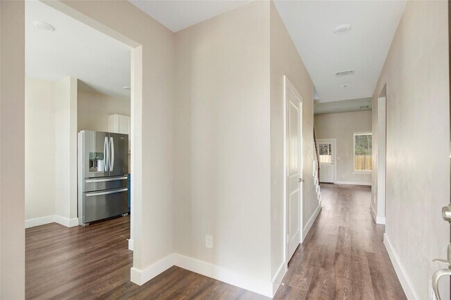 Photo - 423 Black Walnut Dr