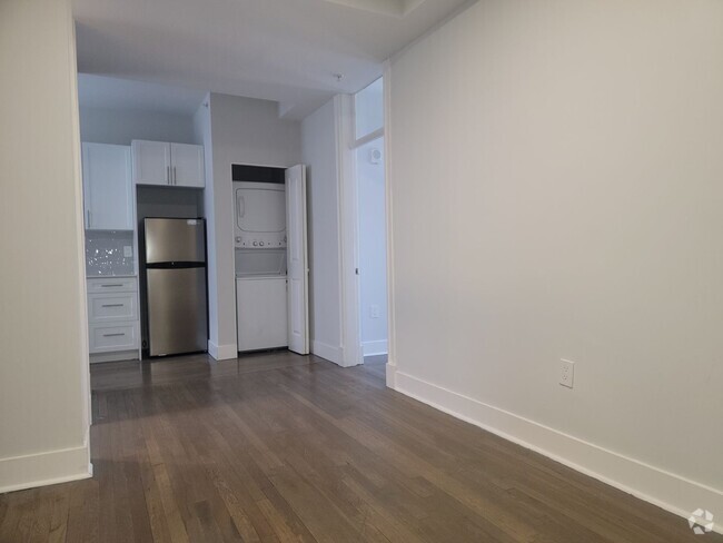 Building Photo - Beautiful; 2 Bed with in unit washer and d... Rental