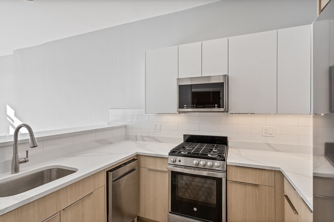 Photo - 1625 W Howard St Unit 312