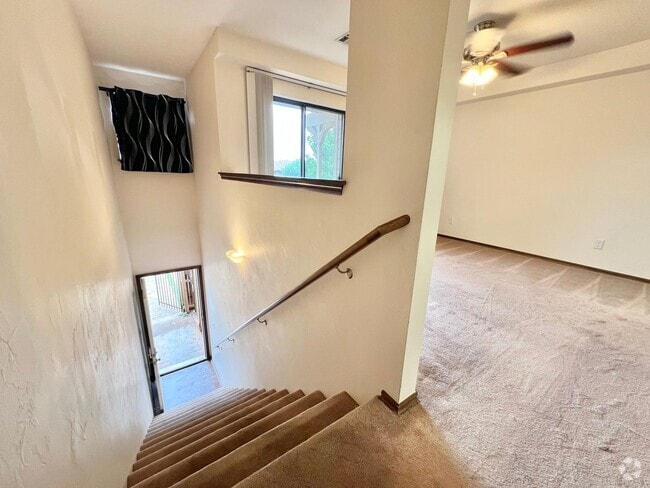 Building Photo - ?Cute Upstairs Condo Near Quail Springs Ma... Unit 16C