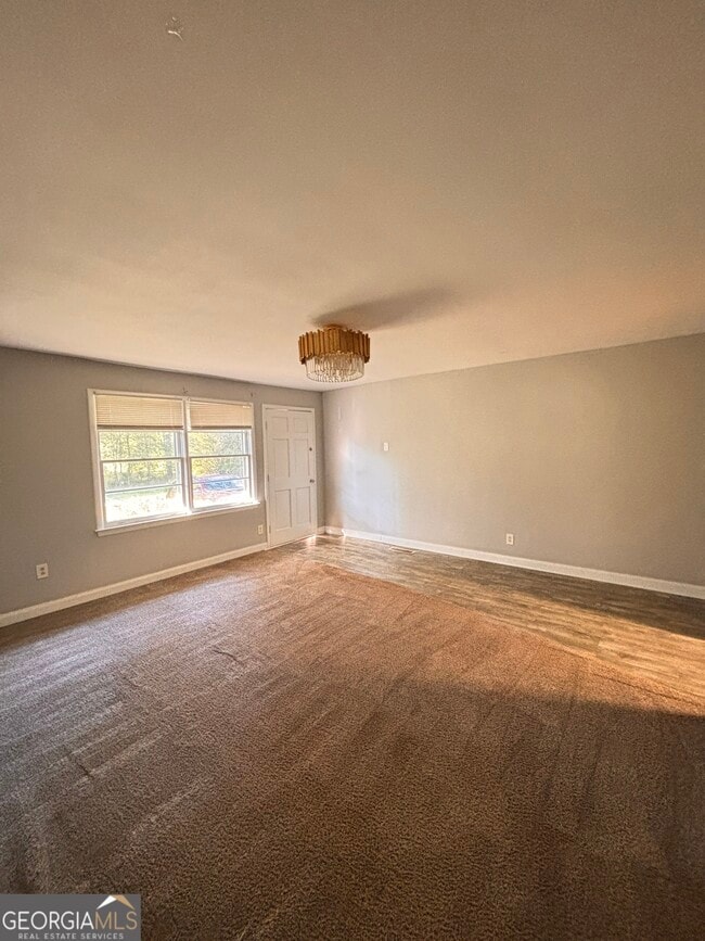 Photo - 910 Virginia Ct SE