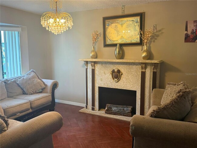 Photo - 1013 Mayfair Pl