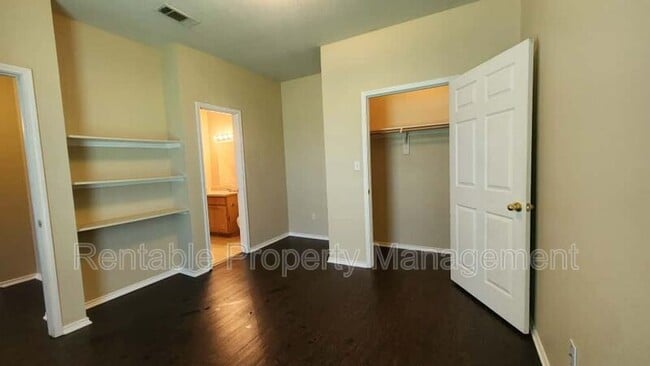 Photo - 108 Collett Ct