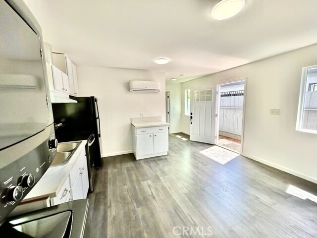 Photo - 163 W 48th St