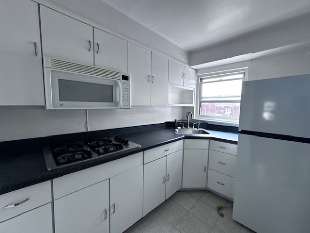 Full Kitchen with Microwave, Refrigerator and Top Burner Stove - 473 Blanchard Ter Unit 18