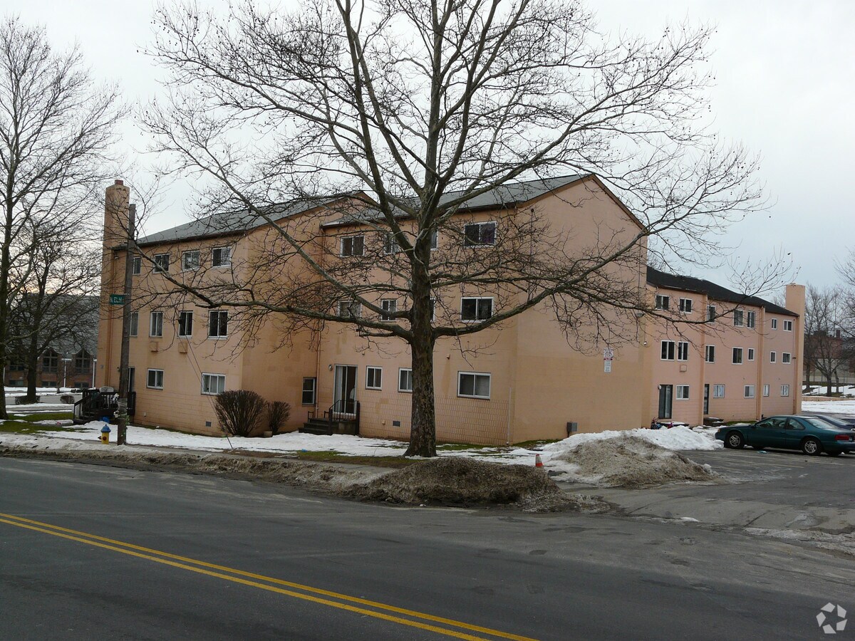 Photo - 326 N Main St Apartments