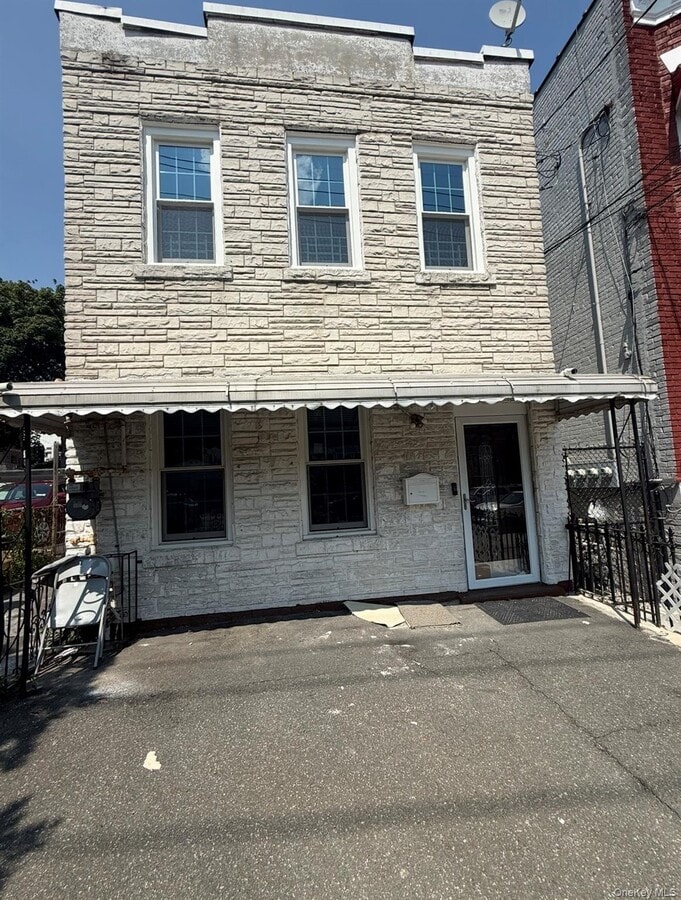 Photo - 1041 E 216th St