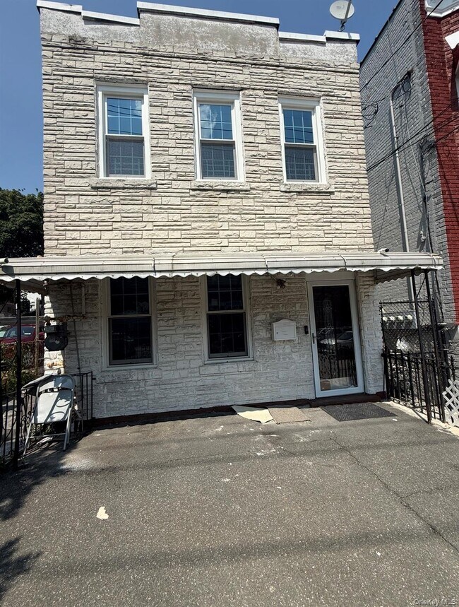Building Photo - 1041 E 216th St