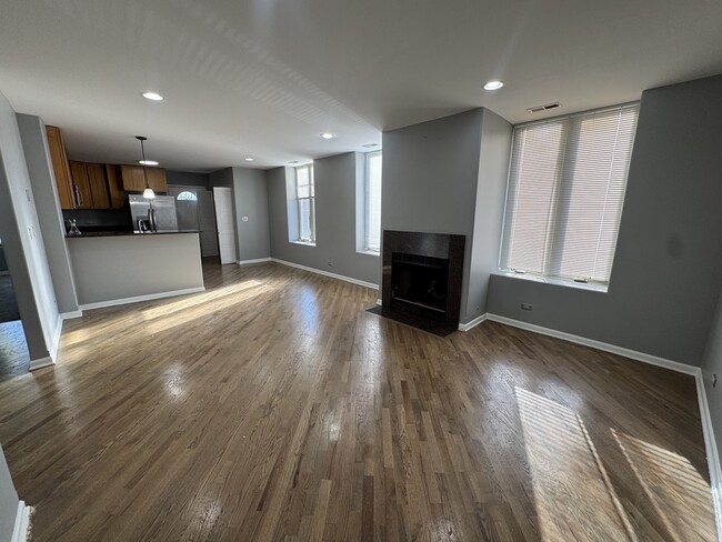 Photo - 542 E 48th St Unit 3E