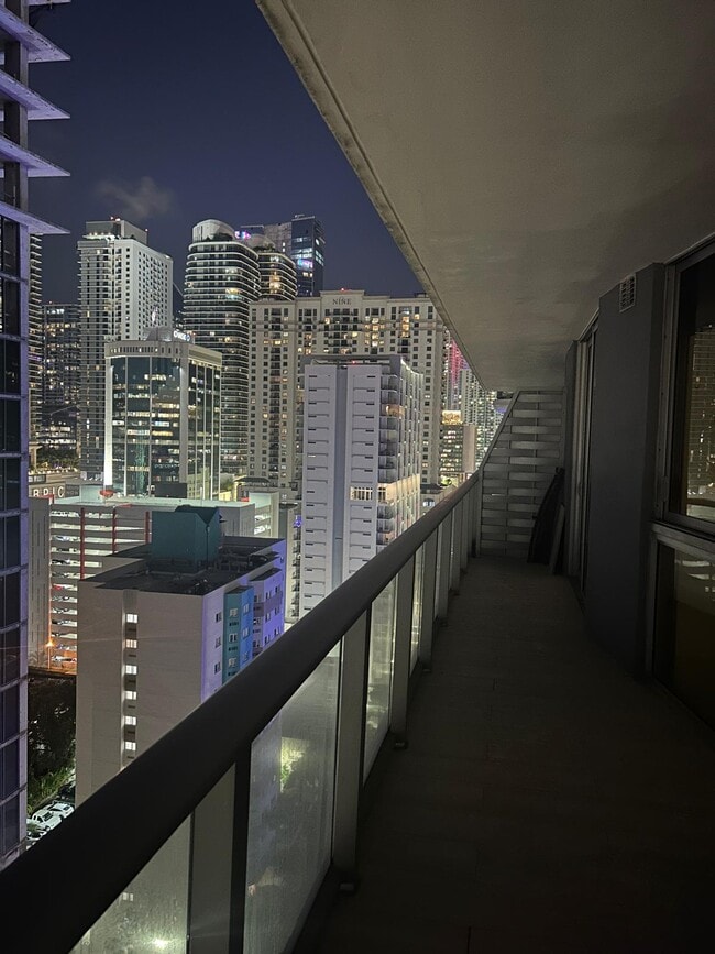 Photo - 1010 SW 2nd Ave Unidad 1806