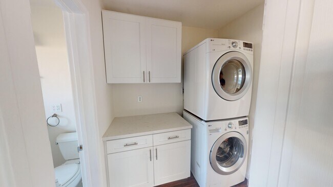 Photo - 1205 W Victory Blvd