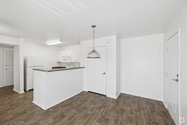 2BR, 1BA - 760SF - Dining Room - Rancho Santa Fe Village