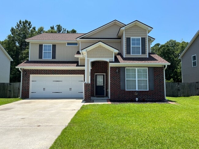 Beautiful 6 Bedroom, 3.5 Bath Home - Beautiful 6 Bedroom, 3.5 Bath Home